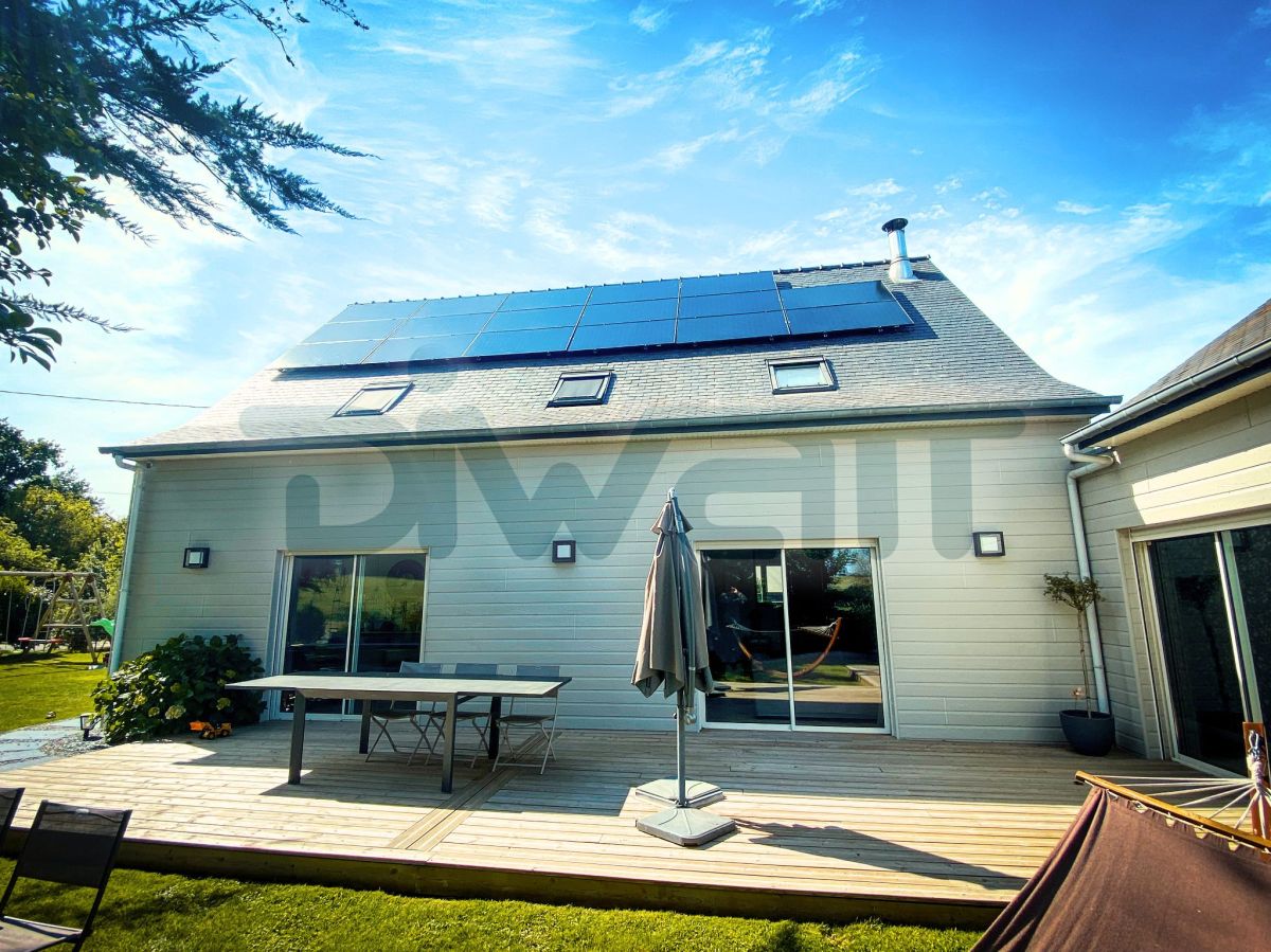 Installation de panneaux solaires sur toiture maison individuelle 